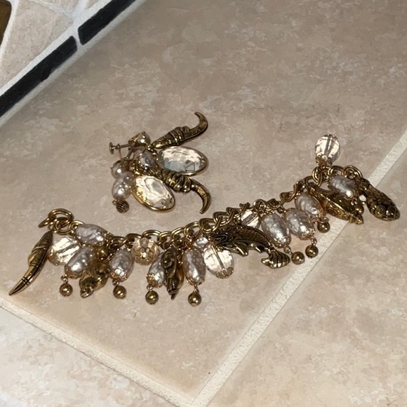 1950s - 1960s Bracelet & Screw Back Earrings With Puffy Charms & Faux Pearls - Picture 6 of 17